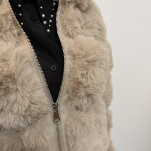 Elegante Pelliccia corta con cappuccio - immagine 6